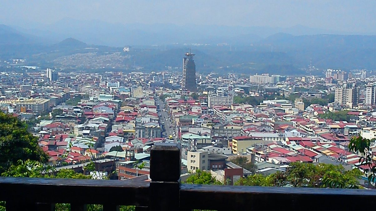 🌊 基隆景點推薦｜探索和平島、彩色屋與城市綠地的人氣路線