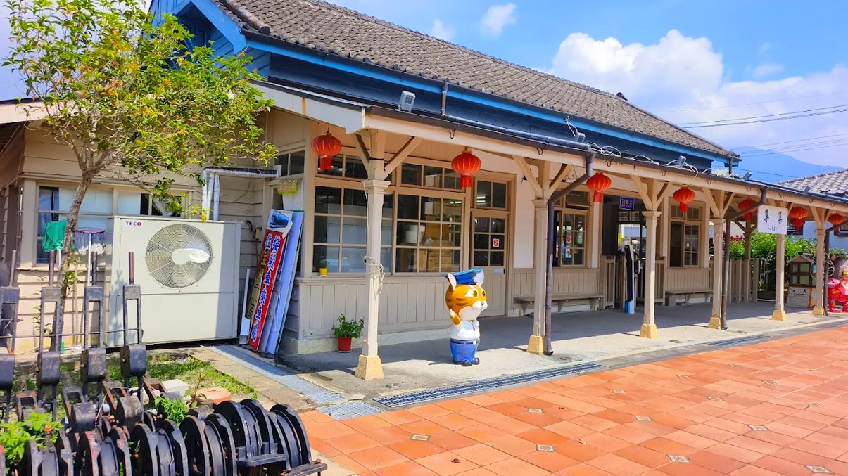 【南投集集火車站】走訪日式老車站、綠色隧道、特色美食一日遊全攻略！