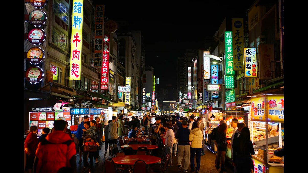 高雄旅遊全攻略｜從六合夜市到義大遊樂世界，一次玩遍在地精華！