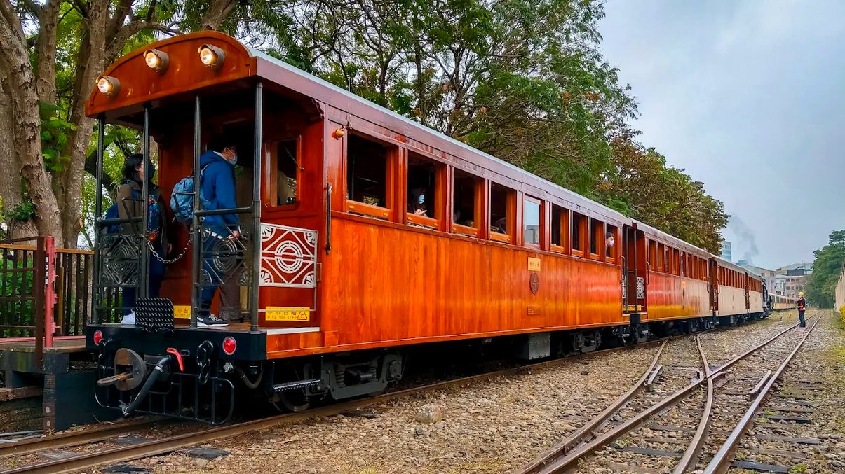 嘉義親子鐵道旅行：探索阿里山森林鐵路車庫的樂趣與魅力