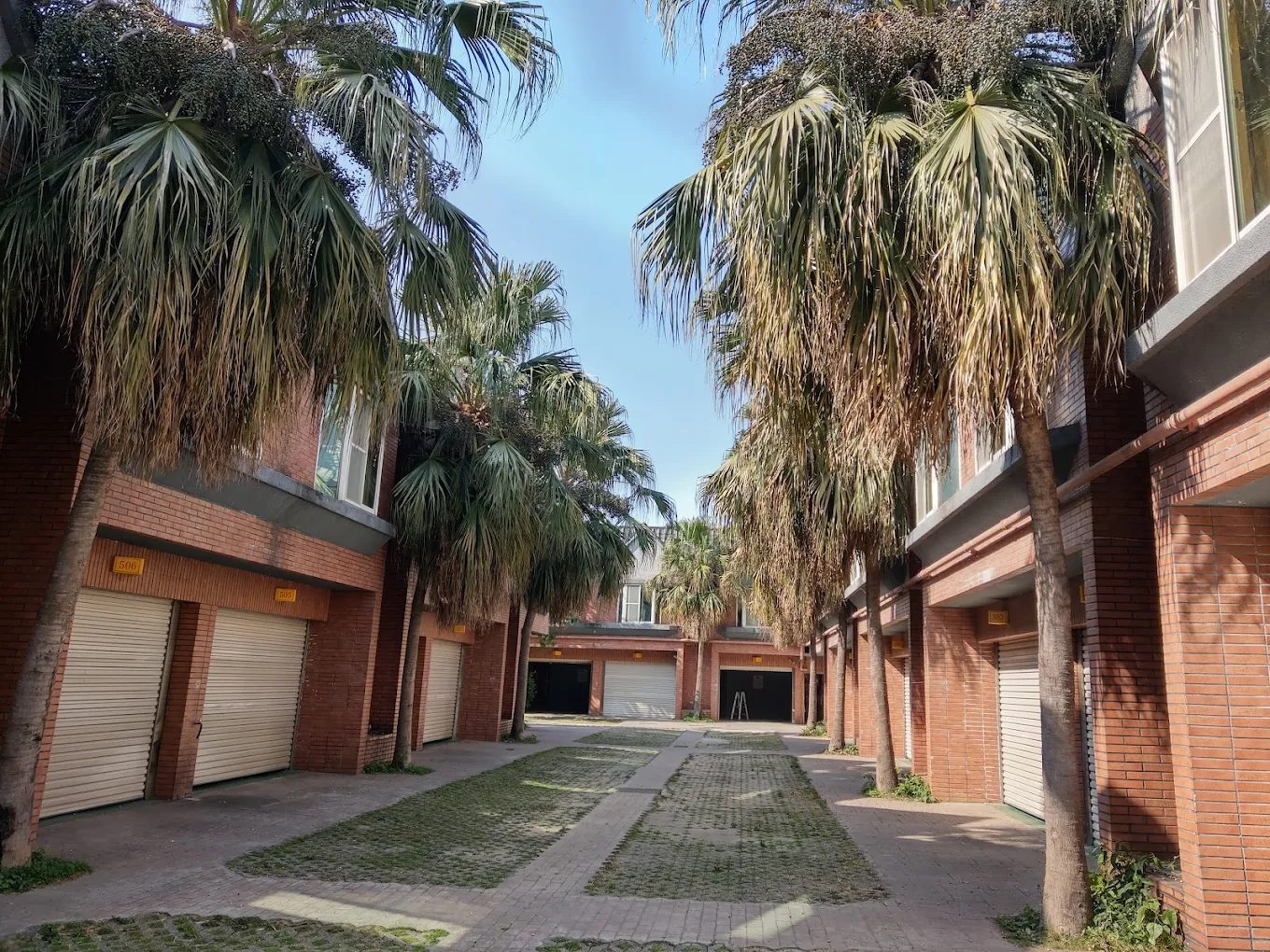 🏨 新竹親子住宿推薦｜春城汽車旅館：平價舒適、地點便利，評價真實開箱