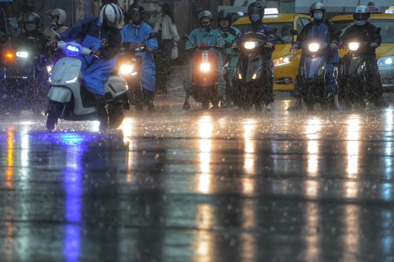 梅雨鋒面來襲!掌握台灣變天關鍵時刻與生活防雨對策