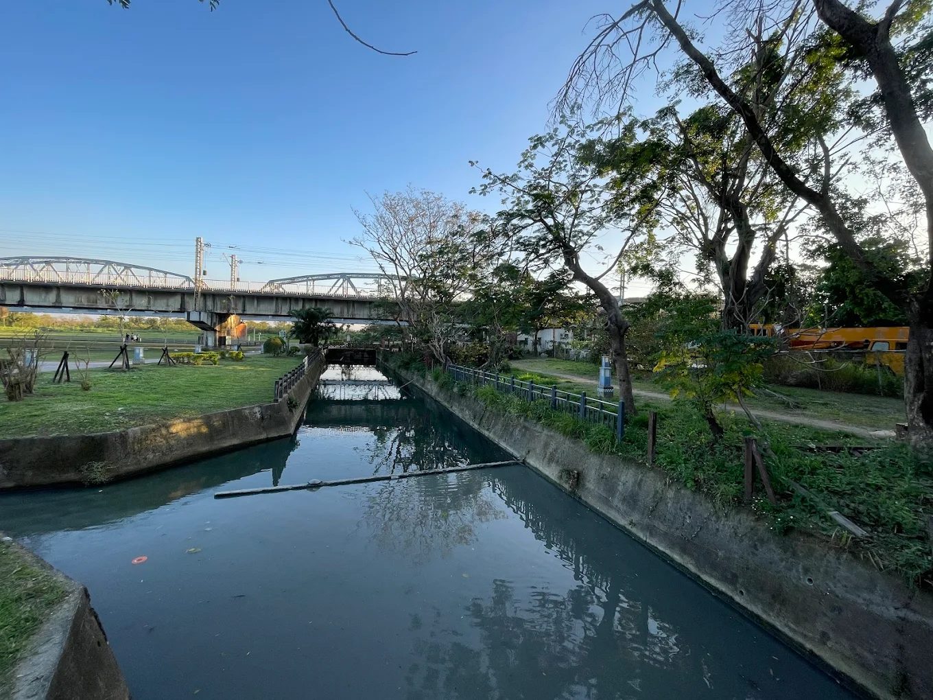 台灣舊鐵橋探索之旅｜走進歷史與風景的交界，打卡高屏溪舊鐵橋、鐵道文化與濕地風光