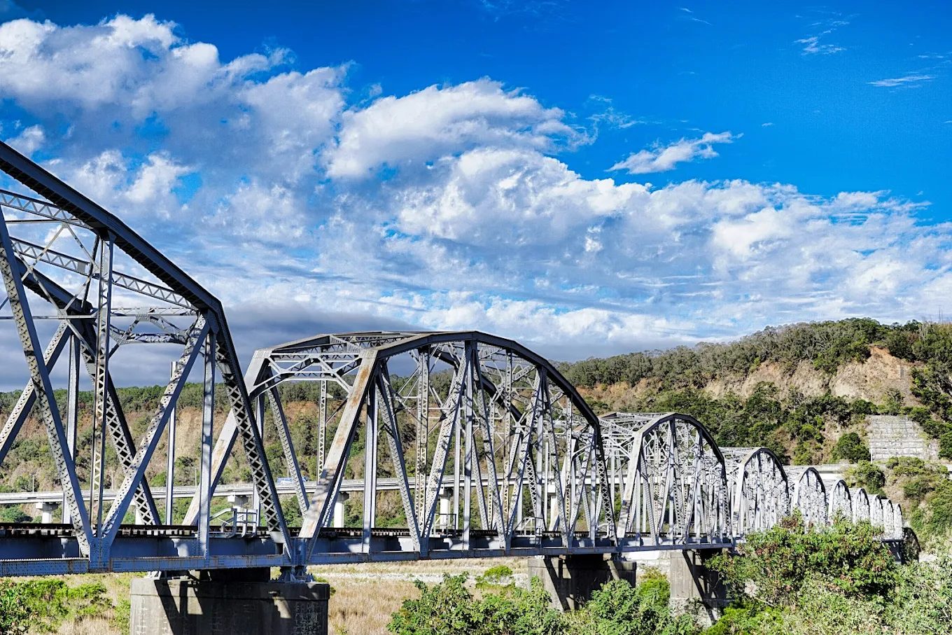 台灣舊鐵橋探索之旅｜走進歷史與風景的交界，打卡高屏溪舊鐵橋、鐵道文化與濕地風光