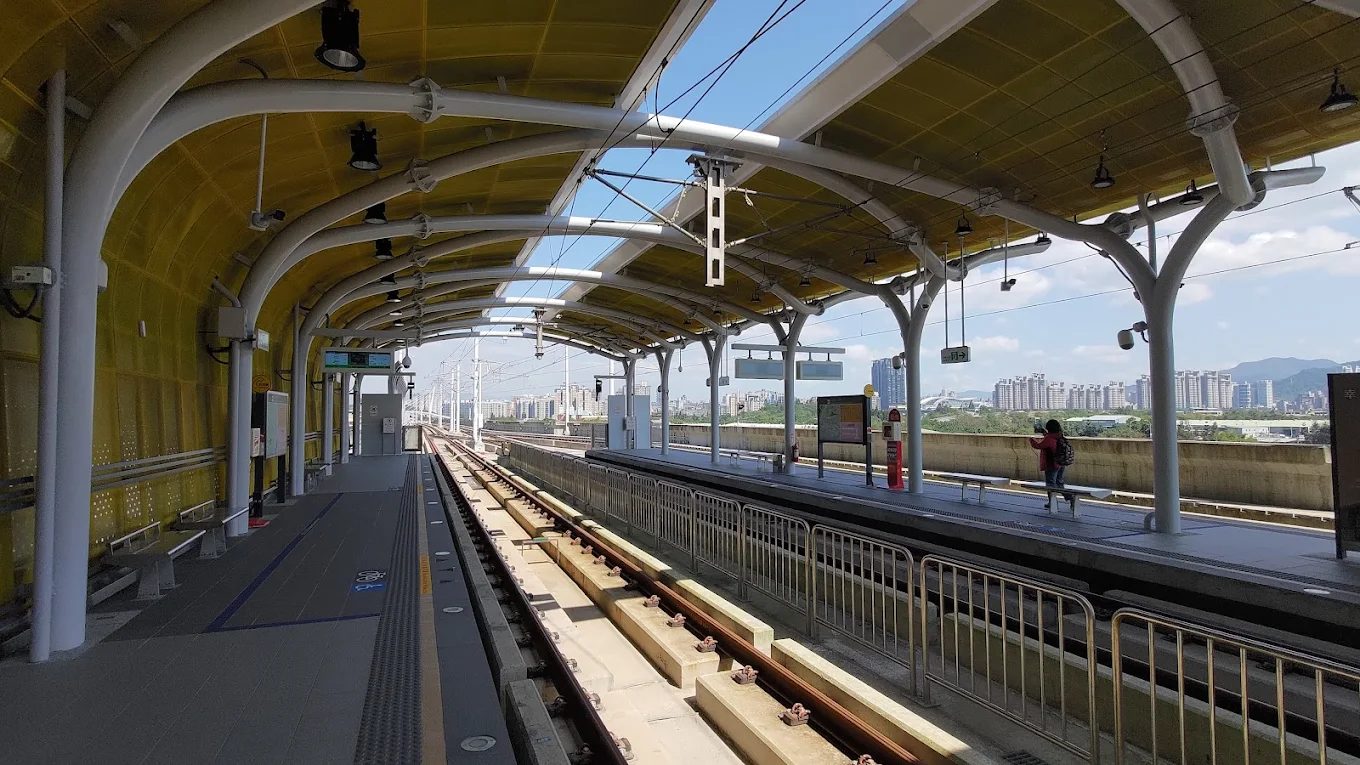 安康輕軌一日遊攻略｜站點特色、景點亮點與美食地圖全收錄！