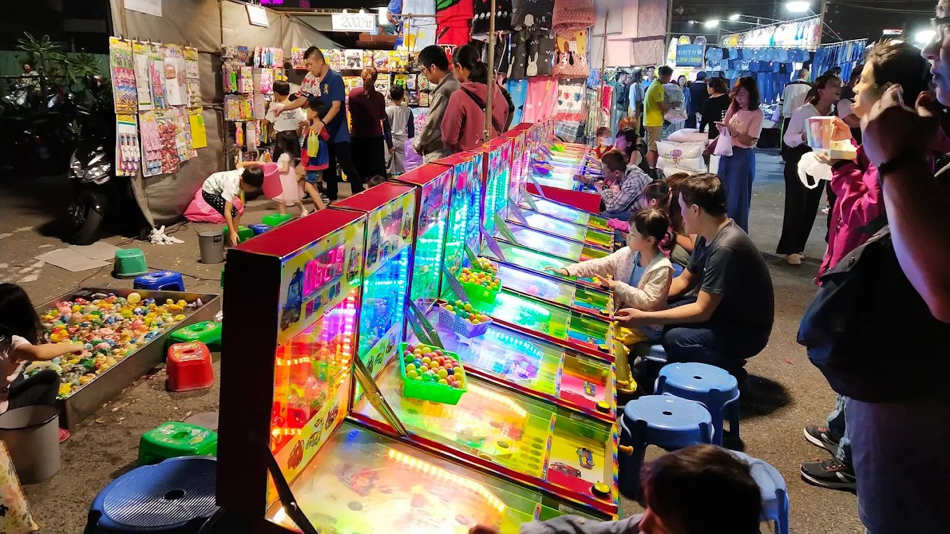 花園夜市怎麼逛？台南最大夜市吃喝玩買一站式體驗！