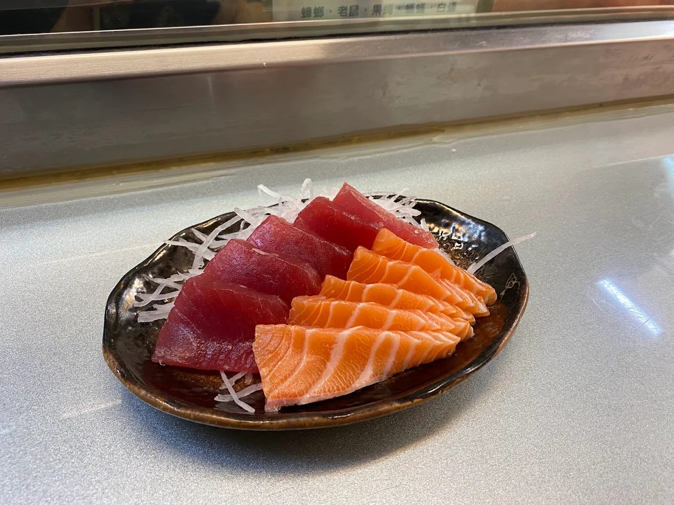 竹圍漁港美食：探索48號搶鮮食堂及附近美味生魚片