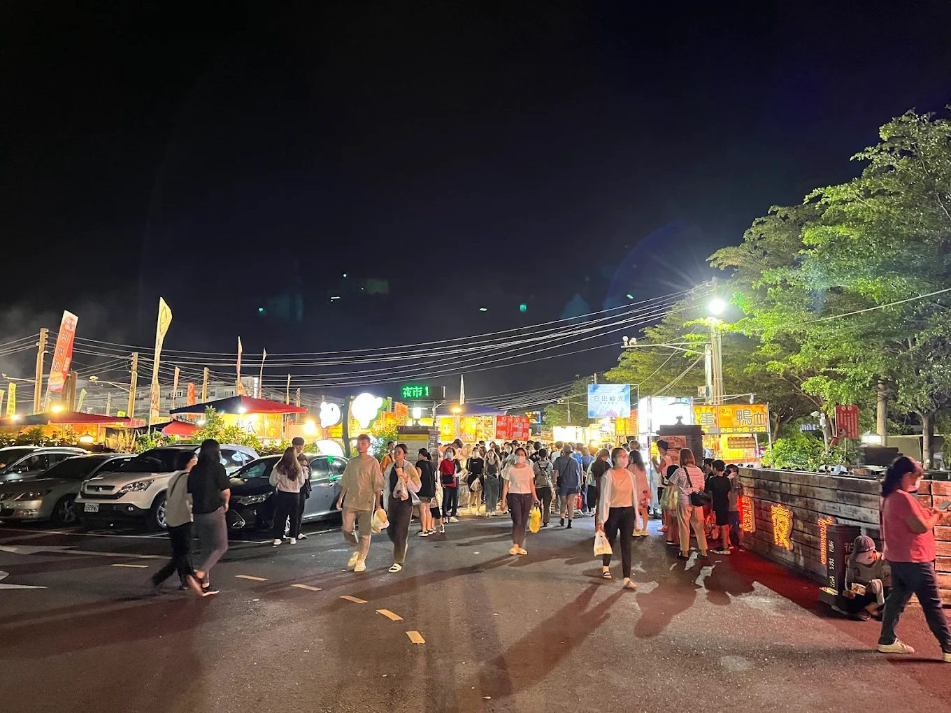 【台南夜市美食攻略】花園夜市超過400攤小吃、遊戲、好買又好拍!