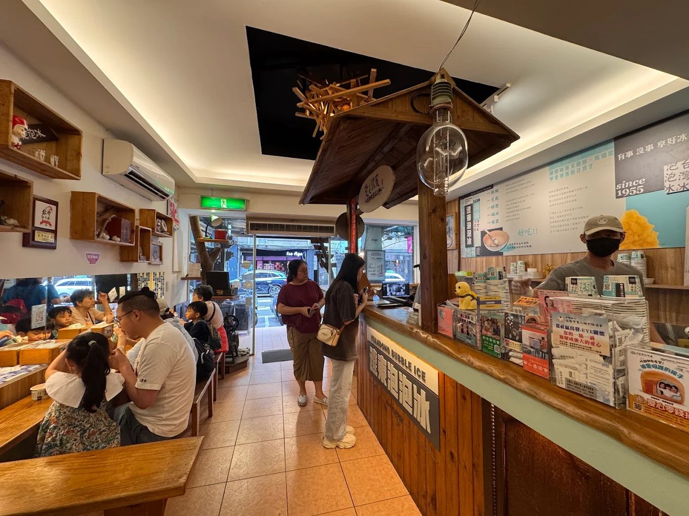 🍢【基隆廟口夜市必吃地圖】從糖葫蘆到大腸圈，小吃你一定要踩點！探索基隆廟口夜市：台灣美食的天堂