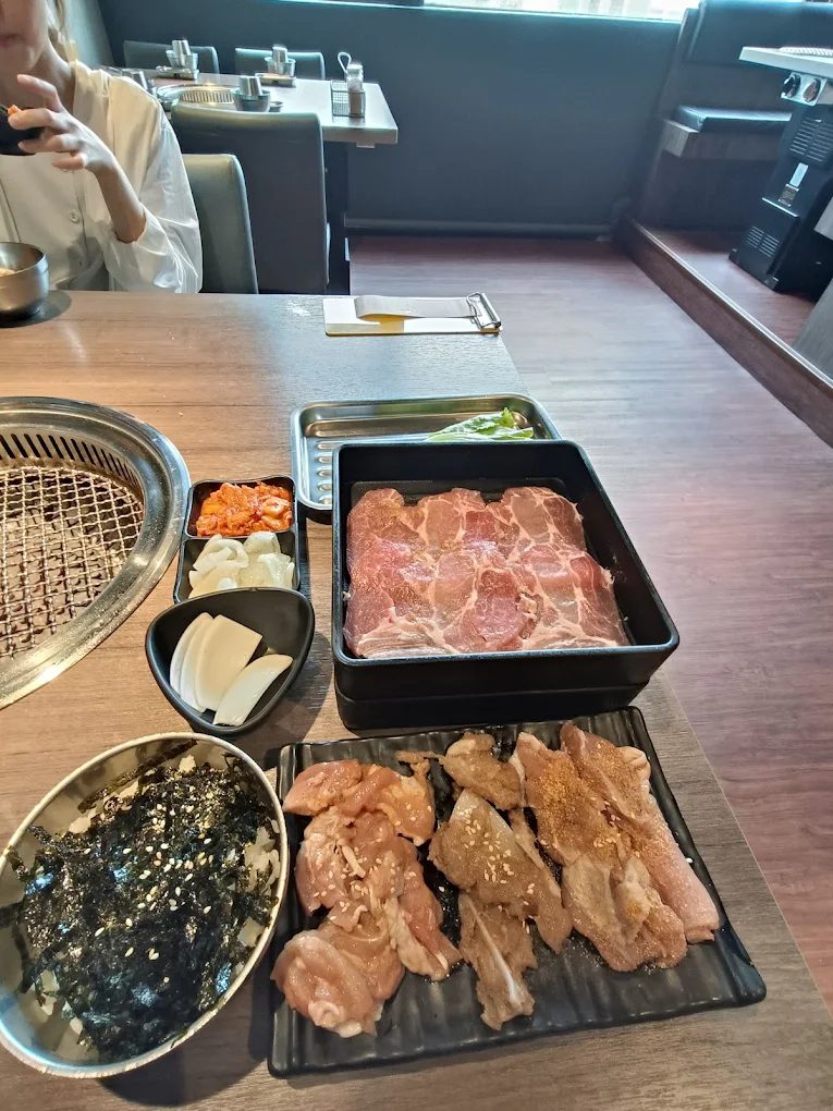 📍基隆虎閣燒肉亭韓式吃到飽｜CP值超高！新鮮肉品自由烤、聚餐首選韓式美食餐廳推薦