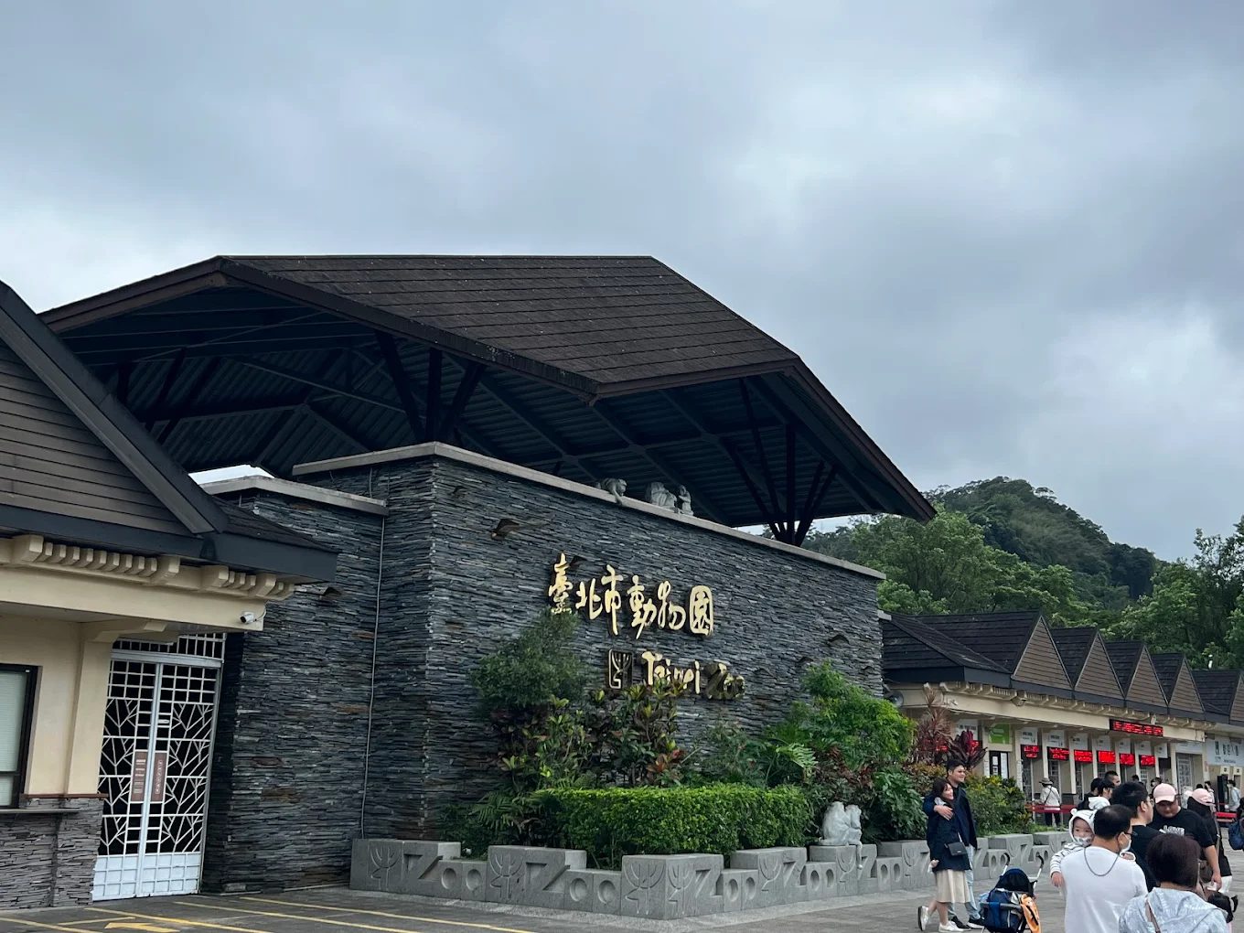 🚡 台北貓空纜車一日遊全攻略|水晶車廂、茶香美食、夕陽夜景全收錄!