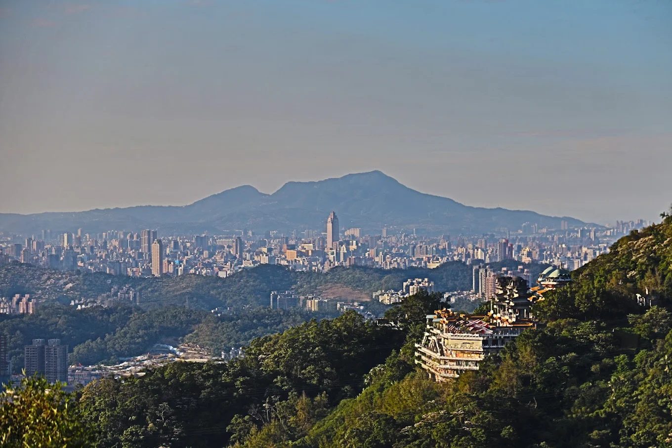 🚡 台北貓空纜車一日遊全攻略|水晶車廂、茶香美食、夕陽夜景全收錄!