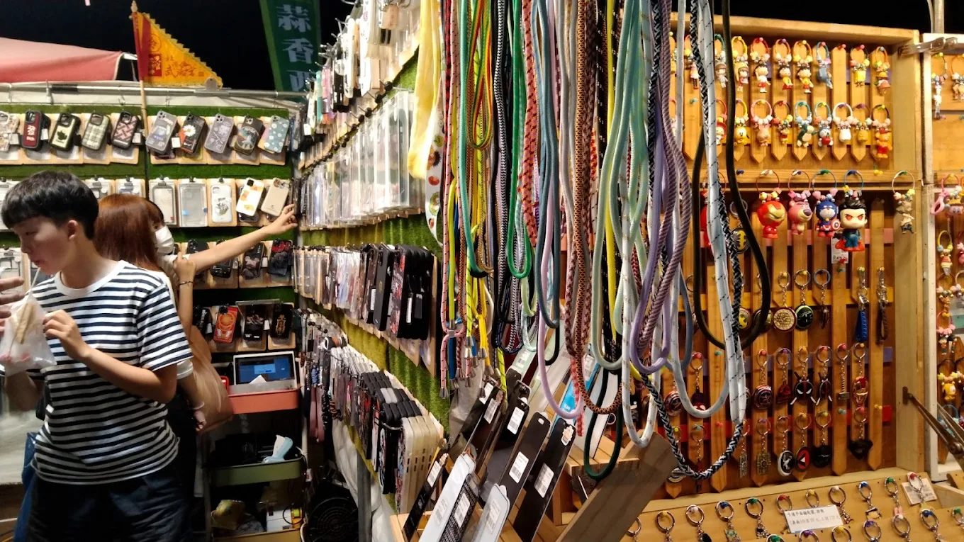 【台南夜市美食攻略】花園夜市超過400攤小吃、遊戲、好買又好拍!