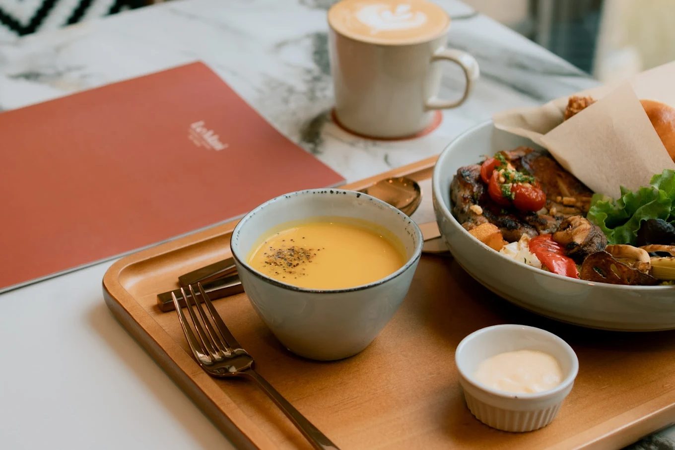 🌿 台北內湖一日遊：景點推薦！看城市美景、散步湖畔、挑戰登山步道一次滿足