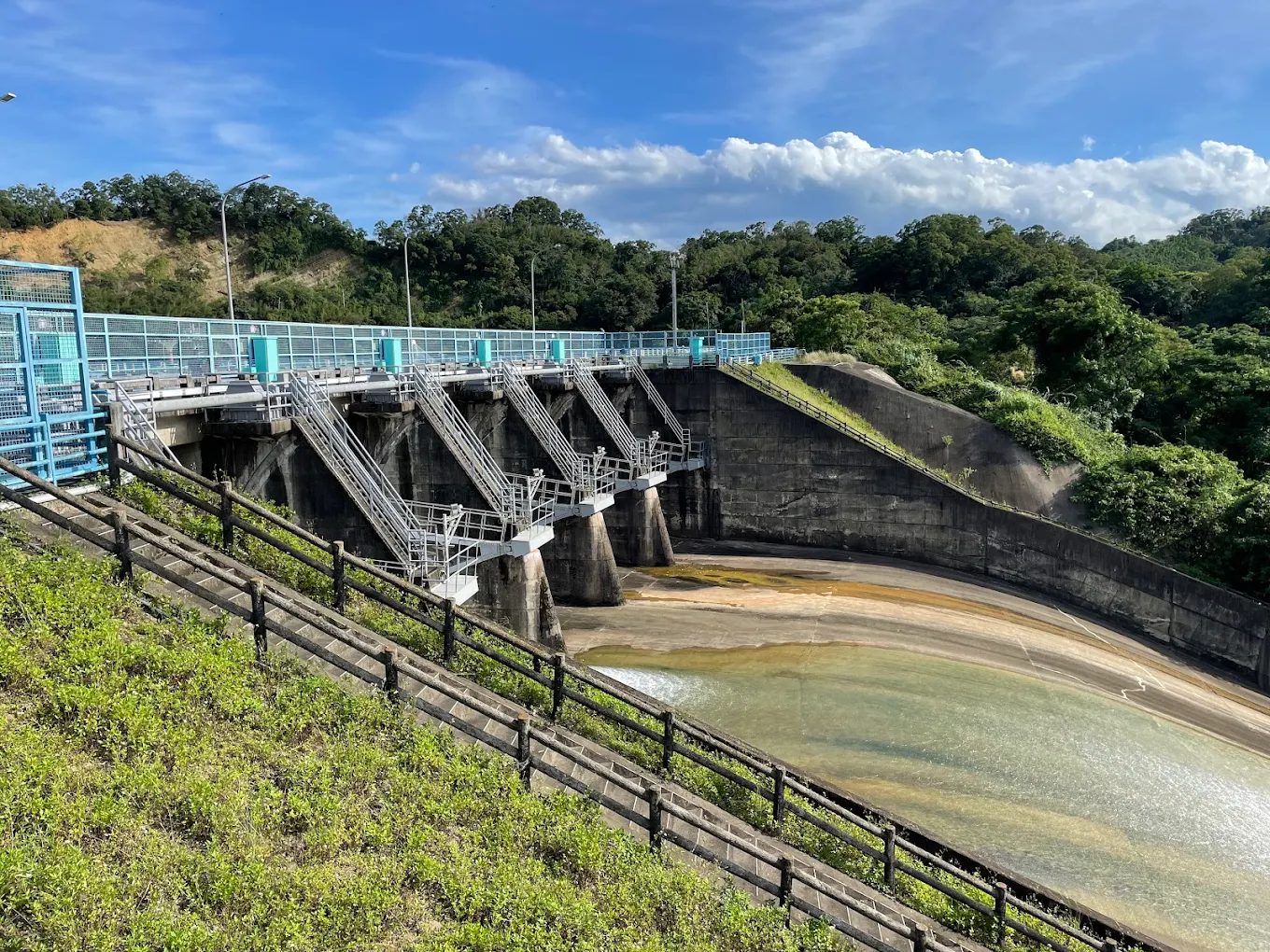 明德水庫一日遊攻略｜苗栗湖畔風景、美食餐廳與周邊景點一次玩透！