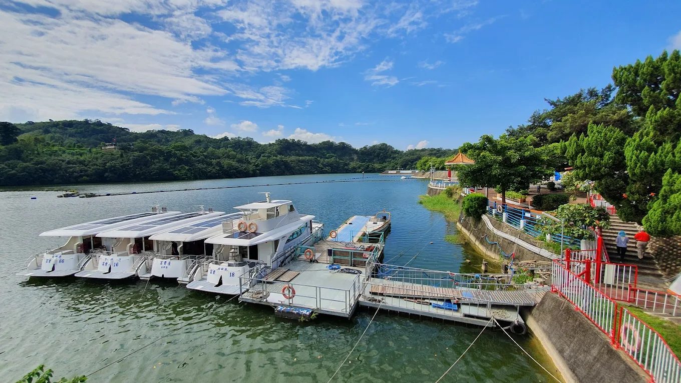 明德水庫一日遊攻略｜苗栗湖畔風景、美食餐廳與周邊景點一次玩透！