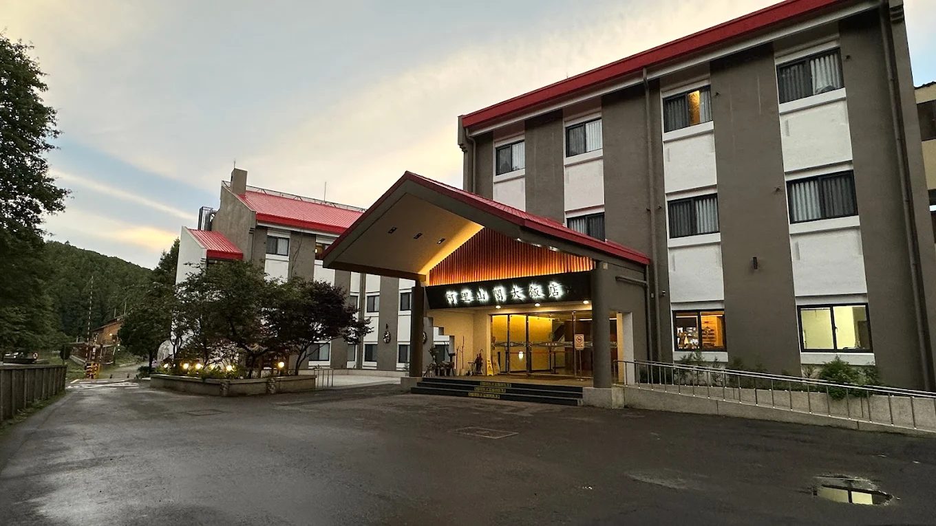 🌄 阿里山住宿推薦｜高評價飯店與民宿精選：茶園景觀、森林秘境一次滿足！