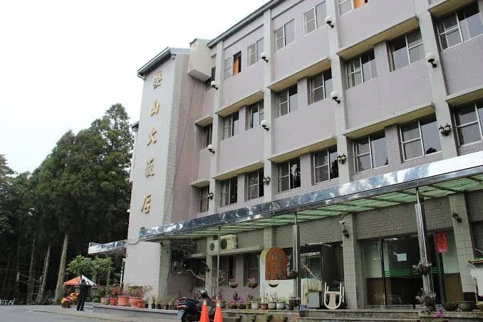 🌄 阿里山住宿推薦｜高評價飯店與民宿精選：茶園景觀、森林秘境一次滿足！