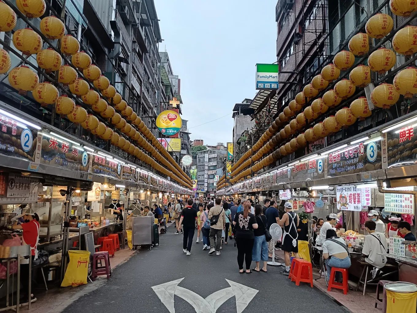 🏨 基隆住宿推薦｜雨島旅店 Hotel Drizzle：走路2分鐘到夜市，Google高評價旅宿！