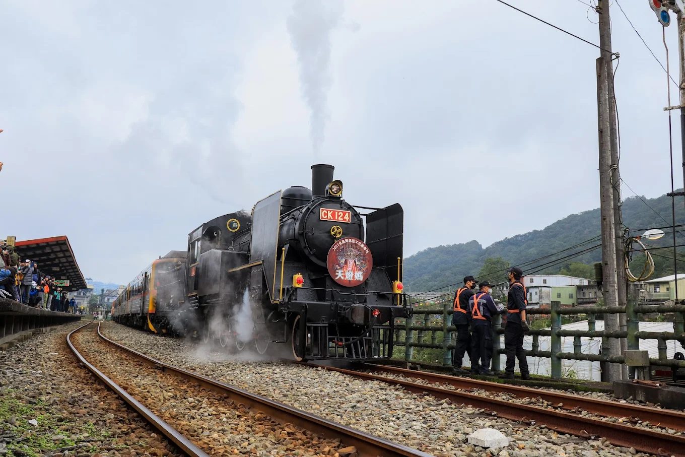 🚂 平溪線旅遊攻略｜發掘宜蘭線分岔的火車秘境，一日走訪菁桐、平溪、十分