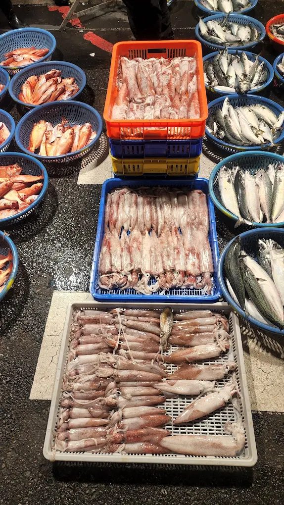 🎣 正濱漁港必吃海鮮名店推薦｜從生魚片飯到章魚燒，吃遍基隆最新鮮！
