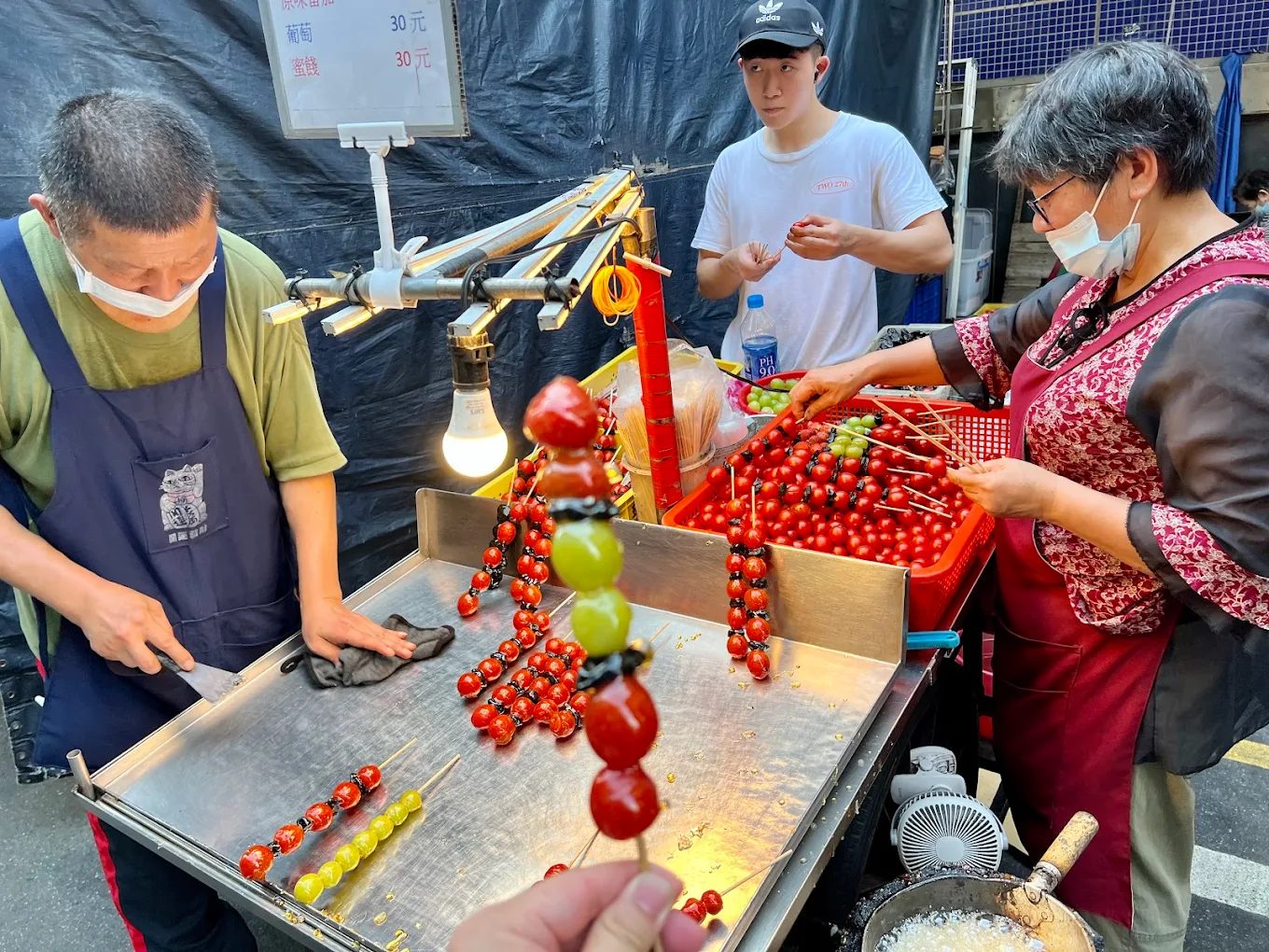 🍢【基隆廟口夜市必吃地圖】從糖葫蘆到大腸圈，小吃你一定要踩點！探索基隆廟口夜市：台灣美食的天堂