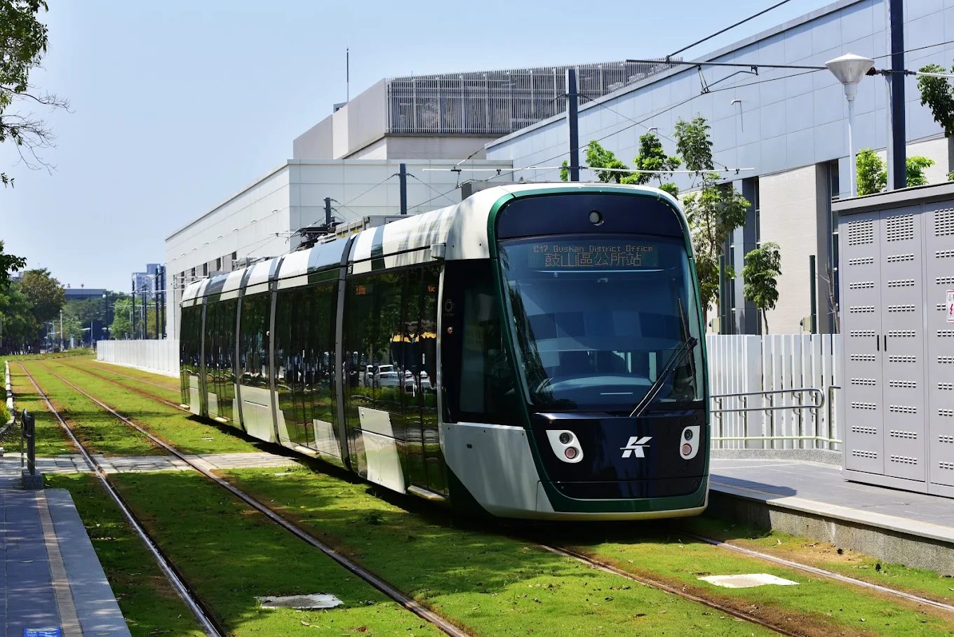 高雄輕軌旅遊攻略：沿線景點、美食與交通優勢一次掌握