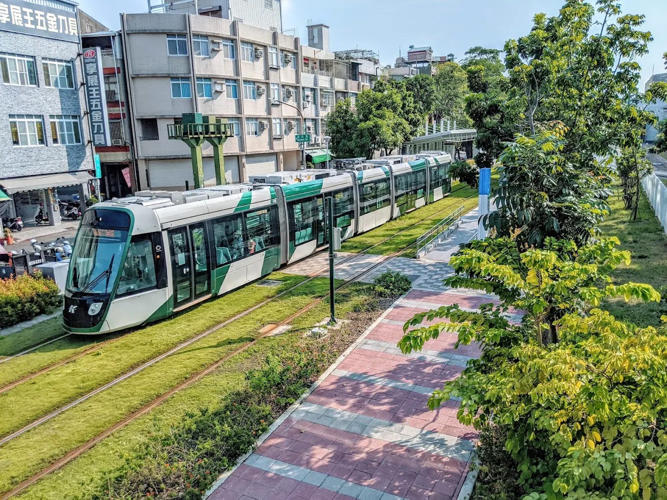 高雄輕軌旅遊攻略：沿線景點、美食與交通優勢一次掌握