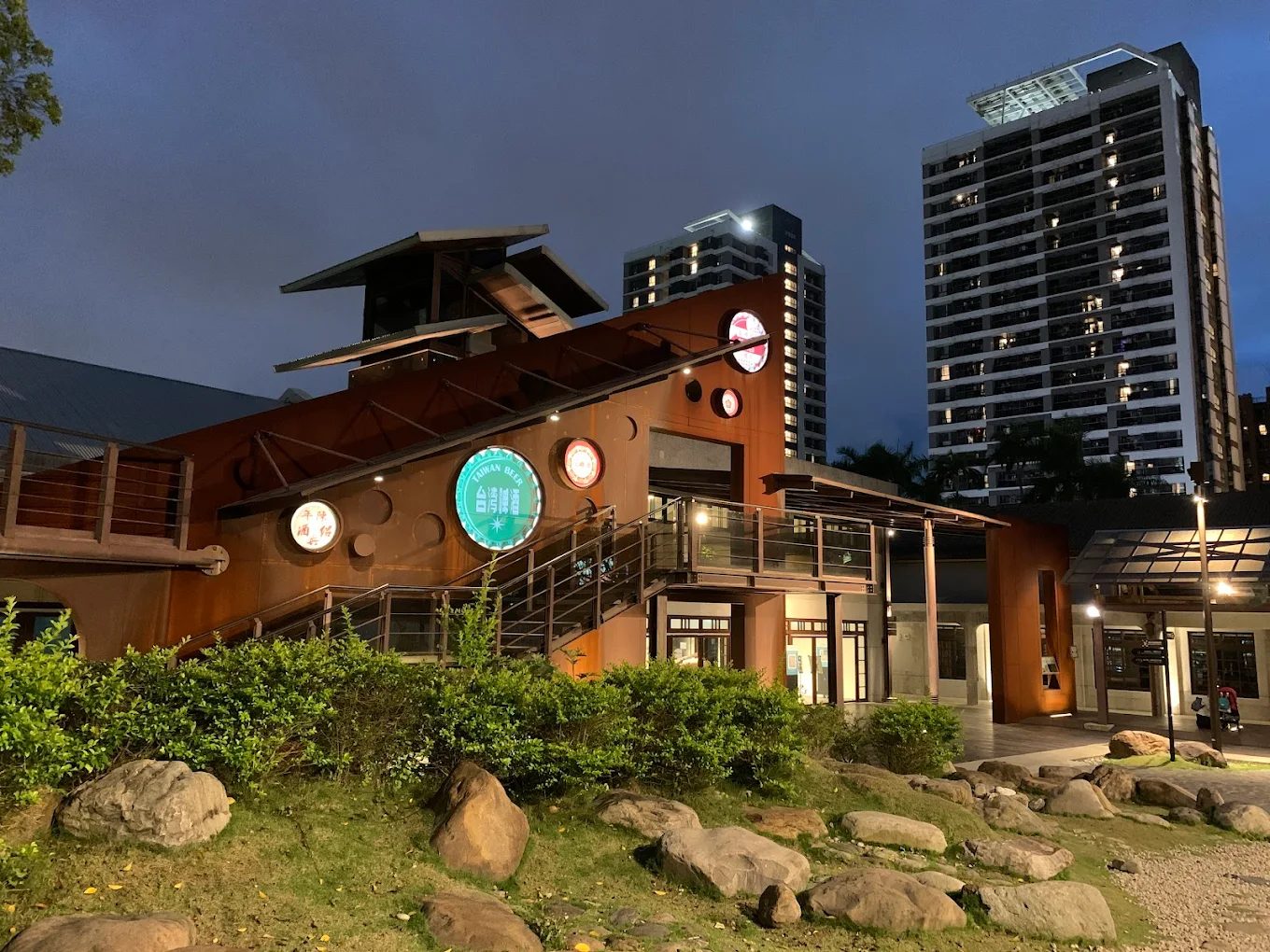 瓶蓋工廠台北製造所｜南港文創基地，走進歷史工廠裡的創意新聚落