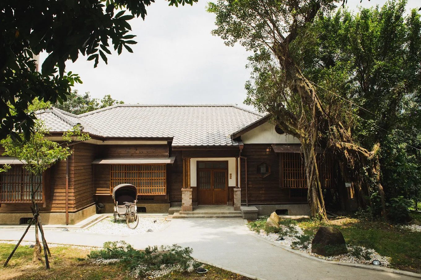 靜心苑｜松山療養所所長宿舍：療癒日式古蹟，沉浸美食與藝術的靜謐空間