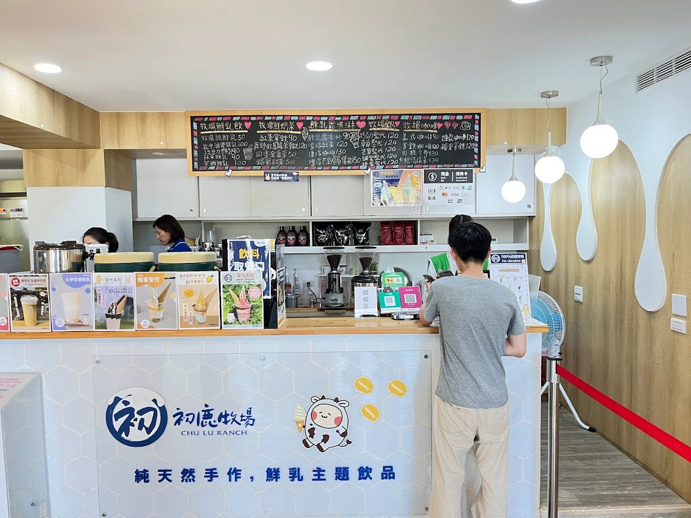 初鹿牧場一日遊攻略｜親子互動餵動物、美食、滑草全體驗