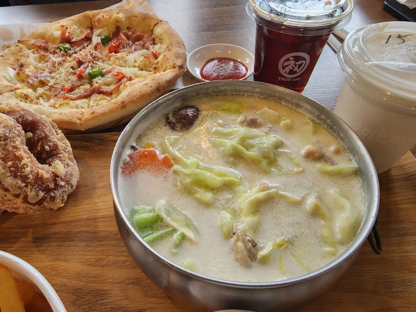 初鹿牧場一日遊攻略｜親子互動餵動物、美食、滑草全體驗