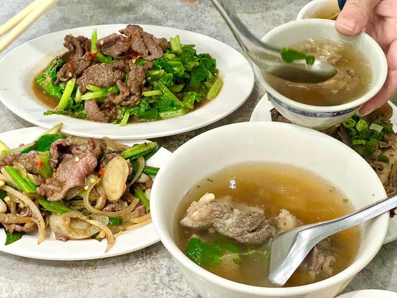 台南五大必吃餐廳推薦｜海鮮、牛肉湯、貓餐廳一次滿足在地味！