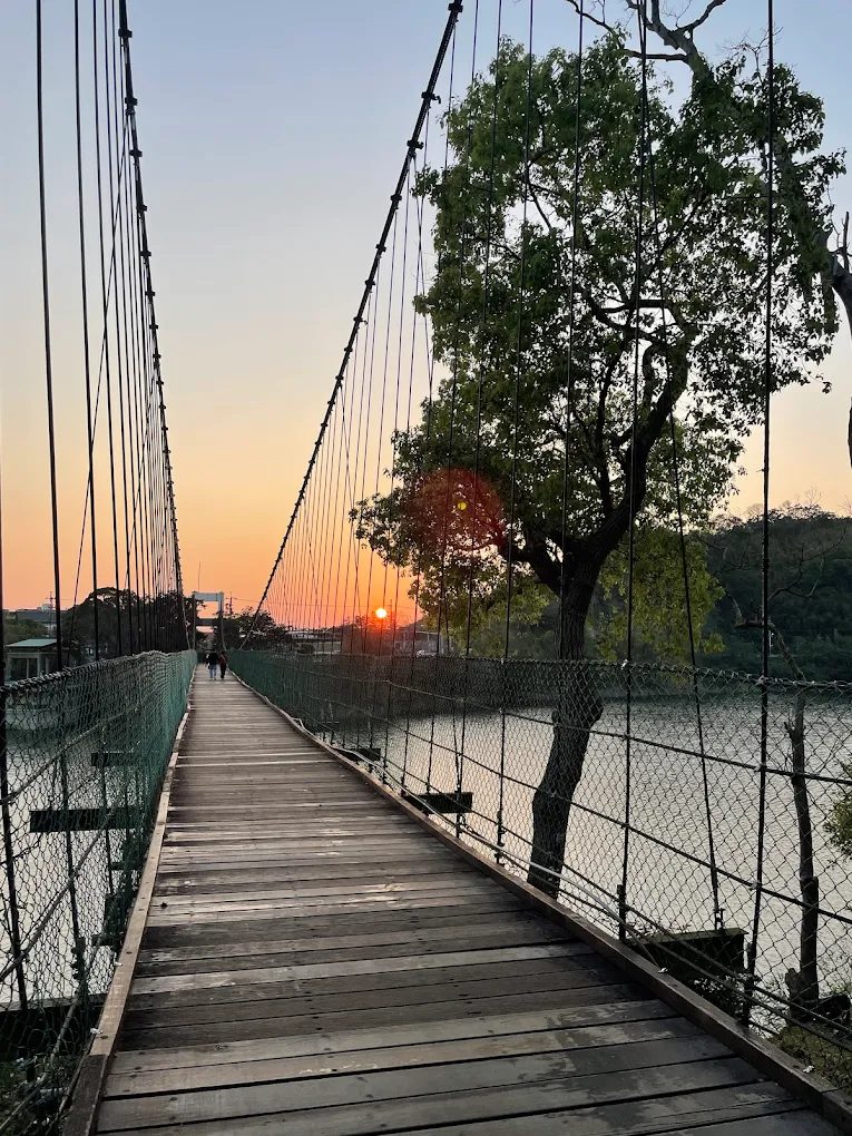 明德水庫一日遊攻略｜苗栗湖畔風景、美食餐廳與周邊景點一次玩透！