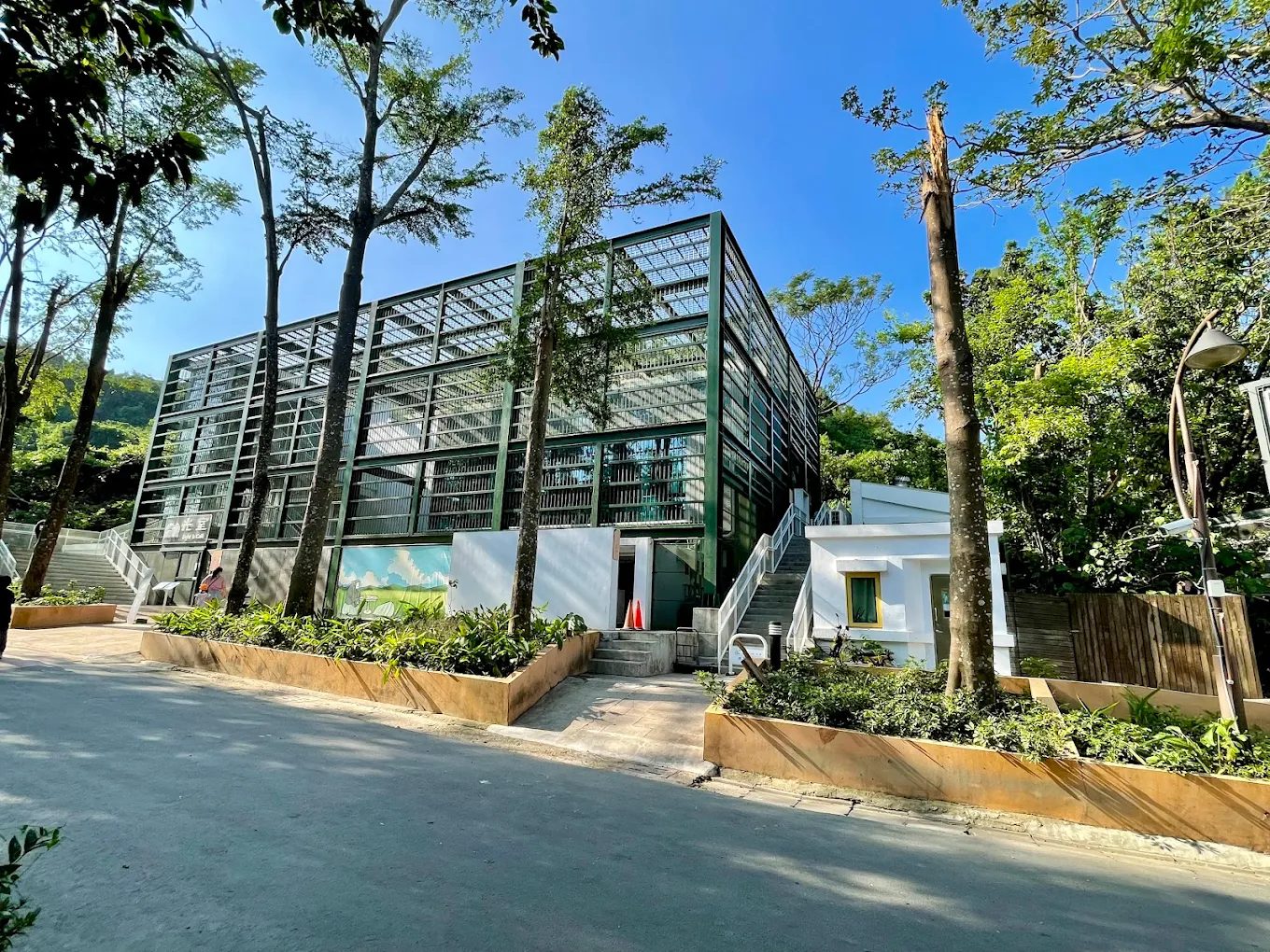 《高雄秘境景點懶人包》私房海景秘境＆森林路線推薦！夕陽、湧泉、洞穴一次收藏