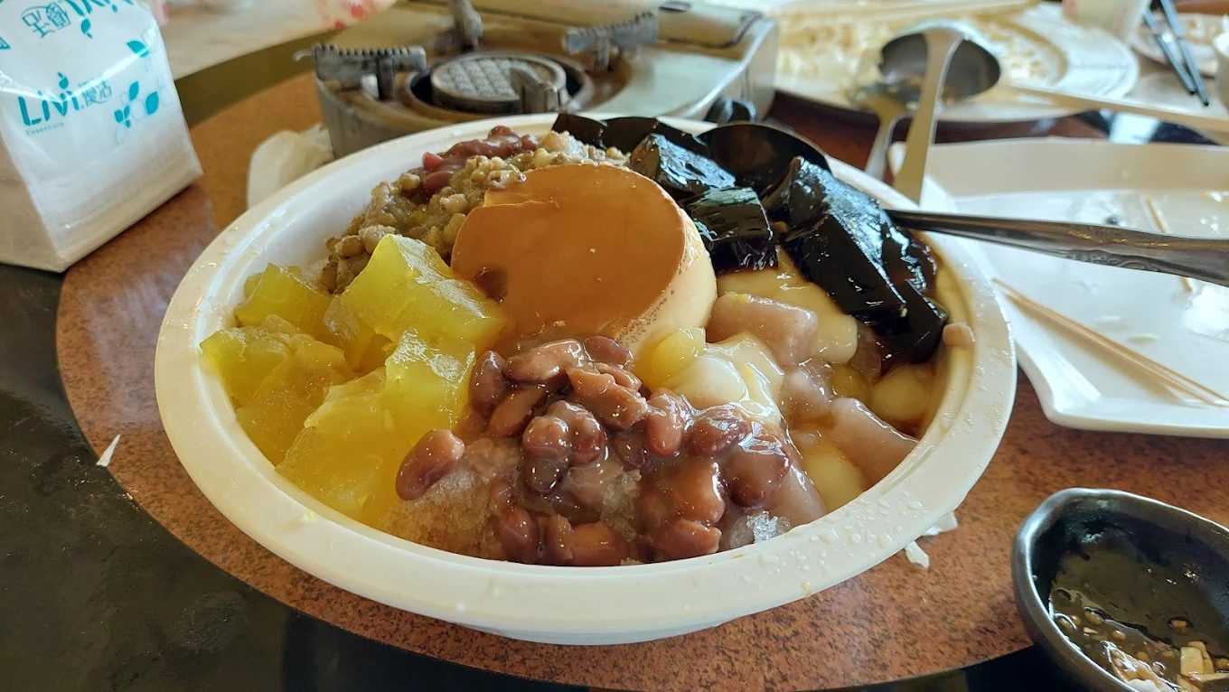 🚤台南秘境「四草綠色隧道」：搭竹筏穿越紅樹林，體驗台版亞馬遜的生態奇景！