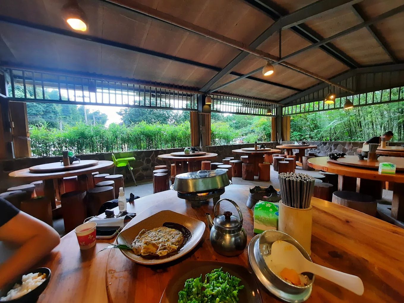 🌌 南投埔里星空包棟民宿推薦|Fun星空謐境:16–44人團體包棟首選、附星空露營與烤肉派對!