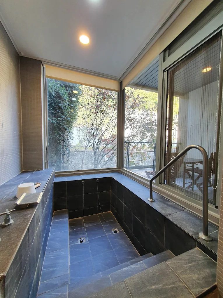 🌿泰安溫泉一日遊攻略｜苗栗山林中的自然療癒秘境，推薦必泡湯屋與住宿首選