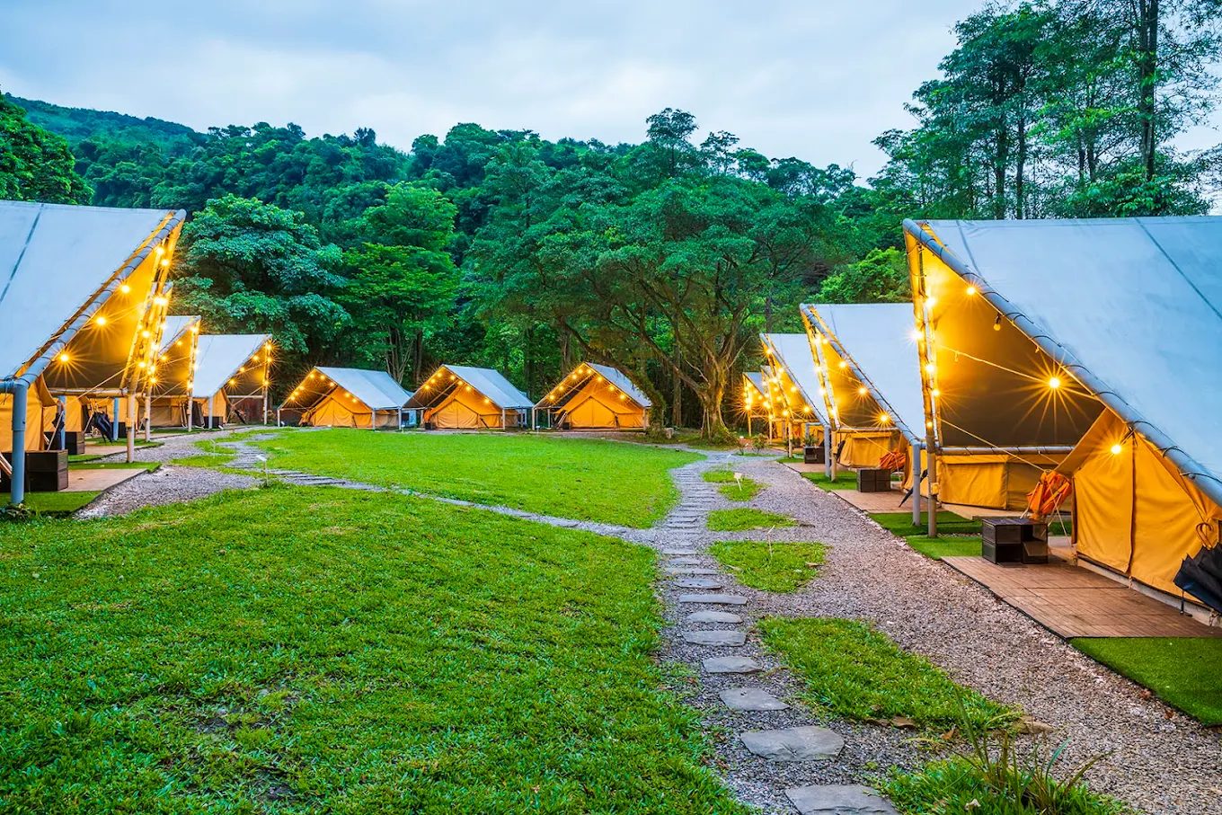 🌊【和平島旅遊攻略】探索基隆最美地質秘境：一日遊景點、美食住宿全整理！