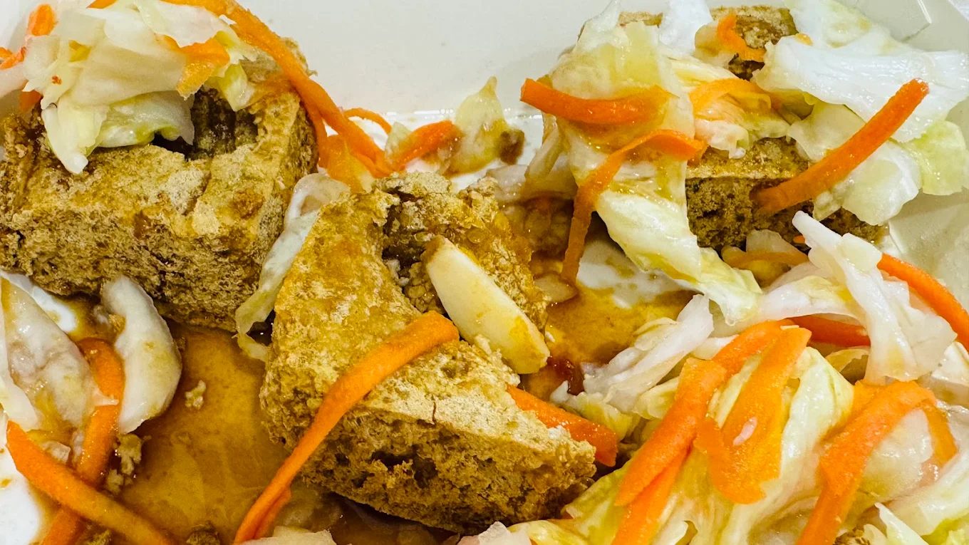 📍新竹南寮美食｜在地人激推的「夯臭豆腐」連鎖店！一試成主顧的炸豆腐口袋名單