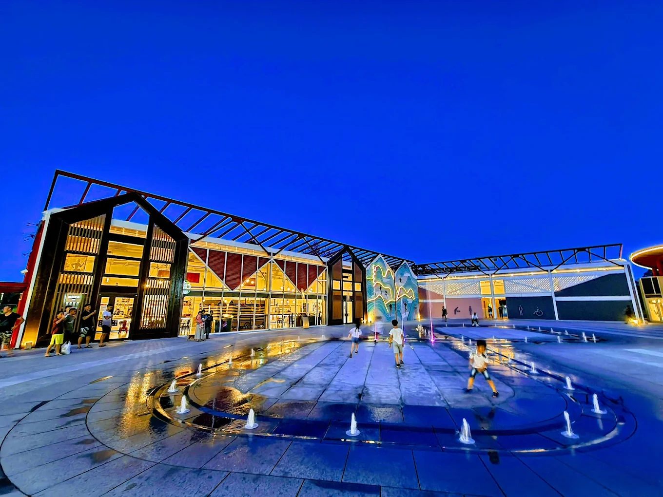 🚉花蓮台泥DAKA園區一日遊攻略|必看水舞秀、願景館導覽、特色星巴克拍照點全收錄!
