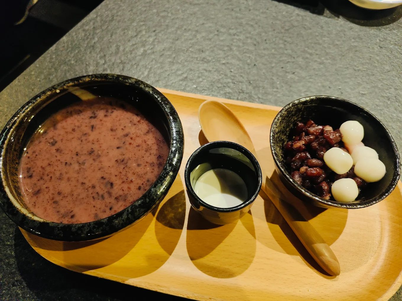 台中瓦庫燒肉：高評價和牛海鮮燒肉名店，聚餐約會首選推薦！