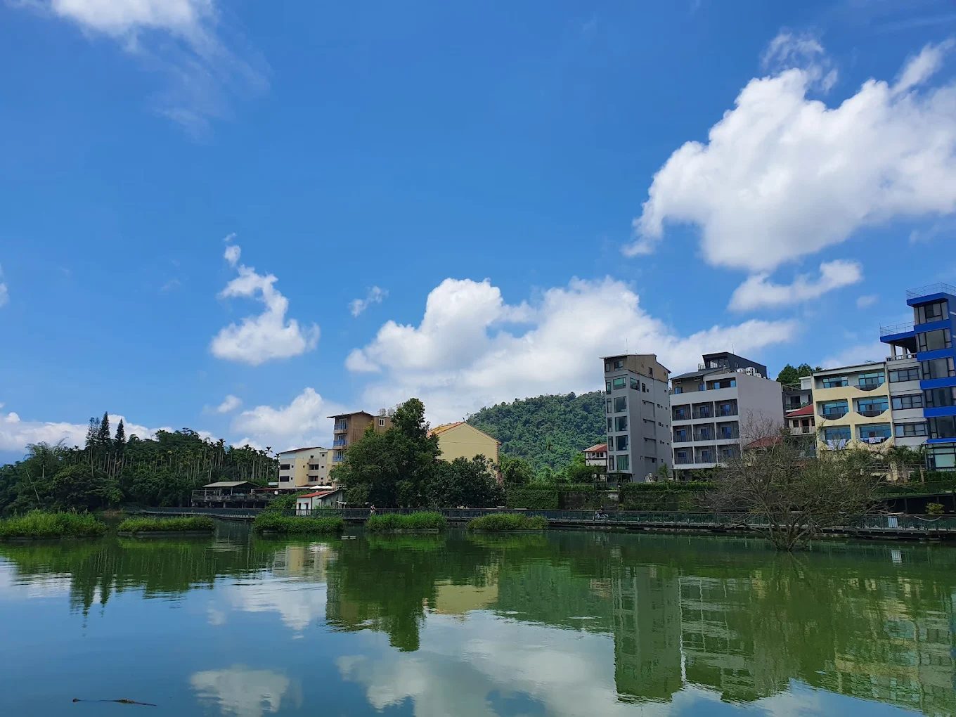 日月潭住宿推薦｜涵碧樓與山慕藝旅全面解析，豪華飯店與藝術民宿怎麼選？