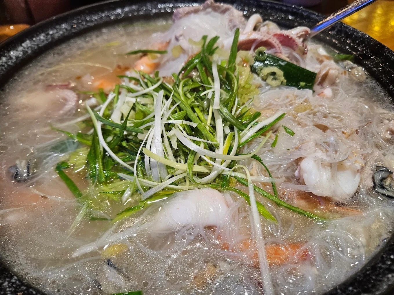 雲林八斗子海鮮餐廳｜在地現撈料理推薦：生筍殼魚、小捲米粉湯、龍蝦刺身一次嚐盡