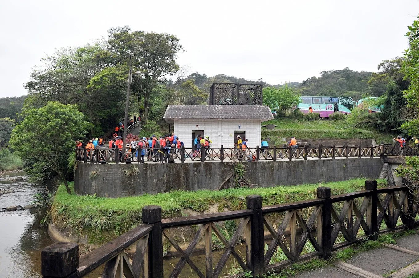 🌿虎豹潭一日遊全攻略：溪谷戲水、親子露營、步道健行一次搞定！
