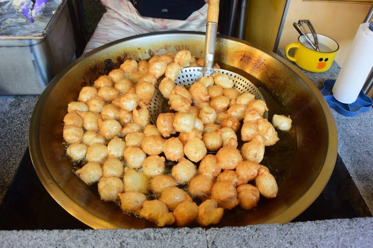 金山老街 = 胃的快樂股｜鴨肉、拔絲地瓜＋北海岸秘境大揭密