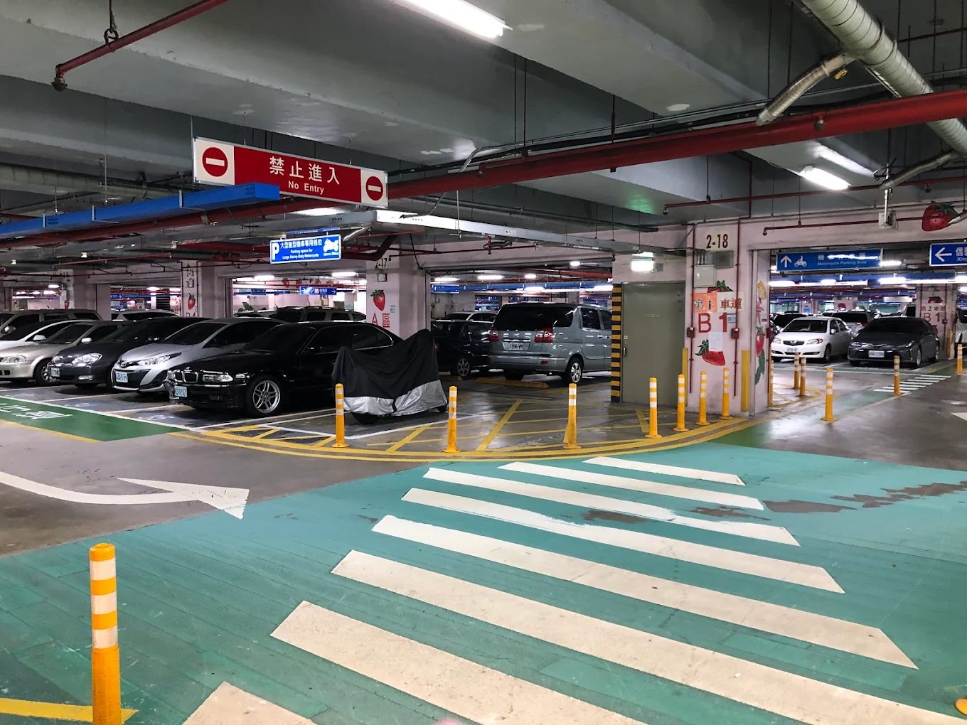 寬敞整潔的大安森林公園地下停車場