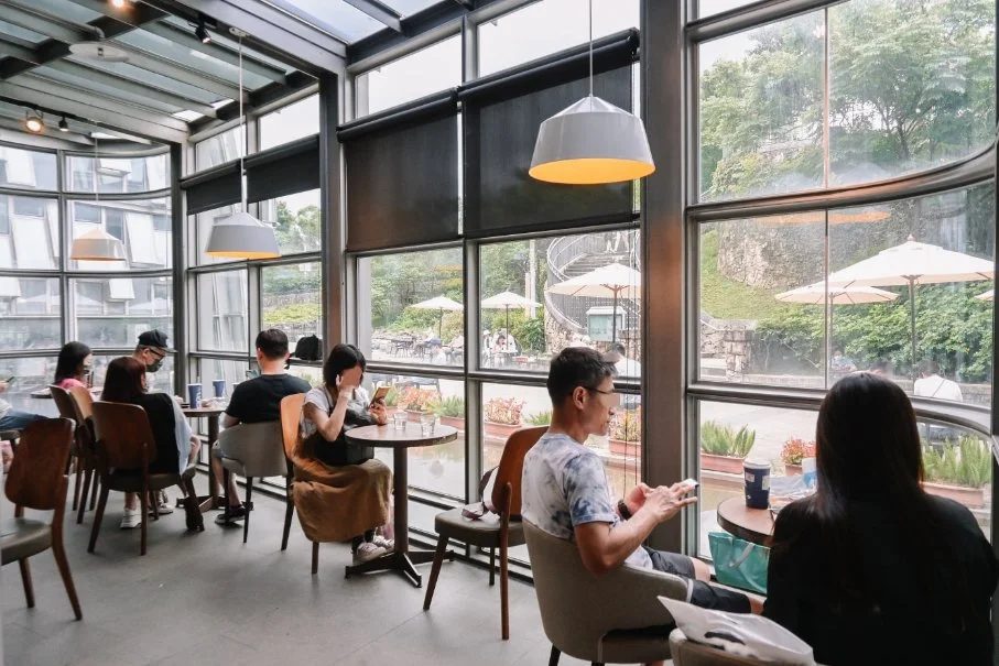 路易莎大安森林公園店外觀與內部文青氛圍