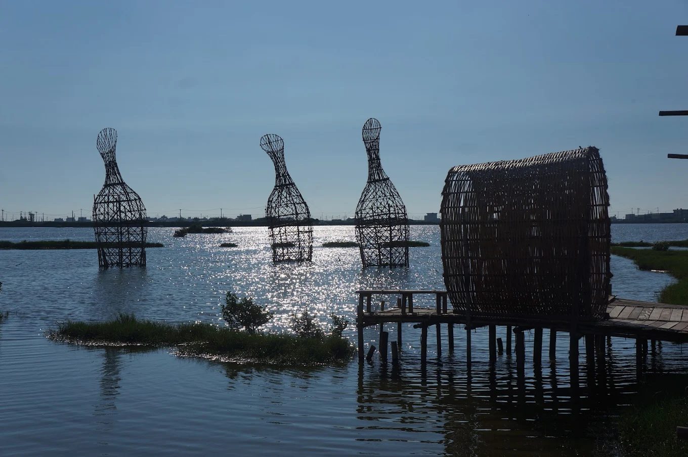 成龍濕地旅遊全攻略｜觀景台、海鮮餐廳、親子活動與藝術裝置一次看！