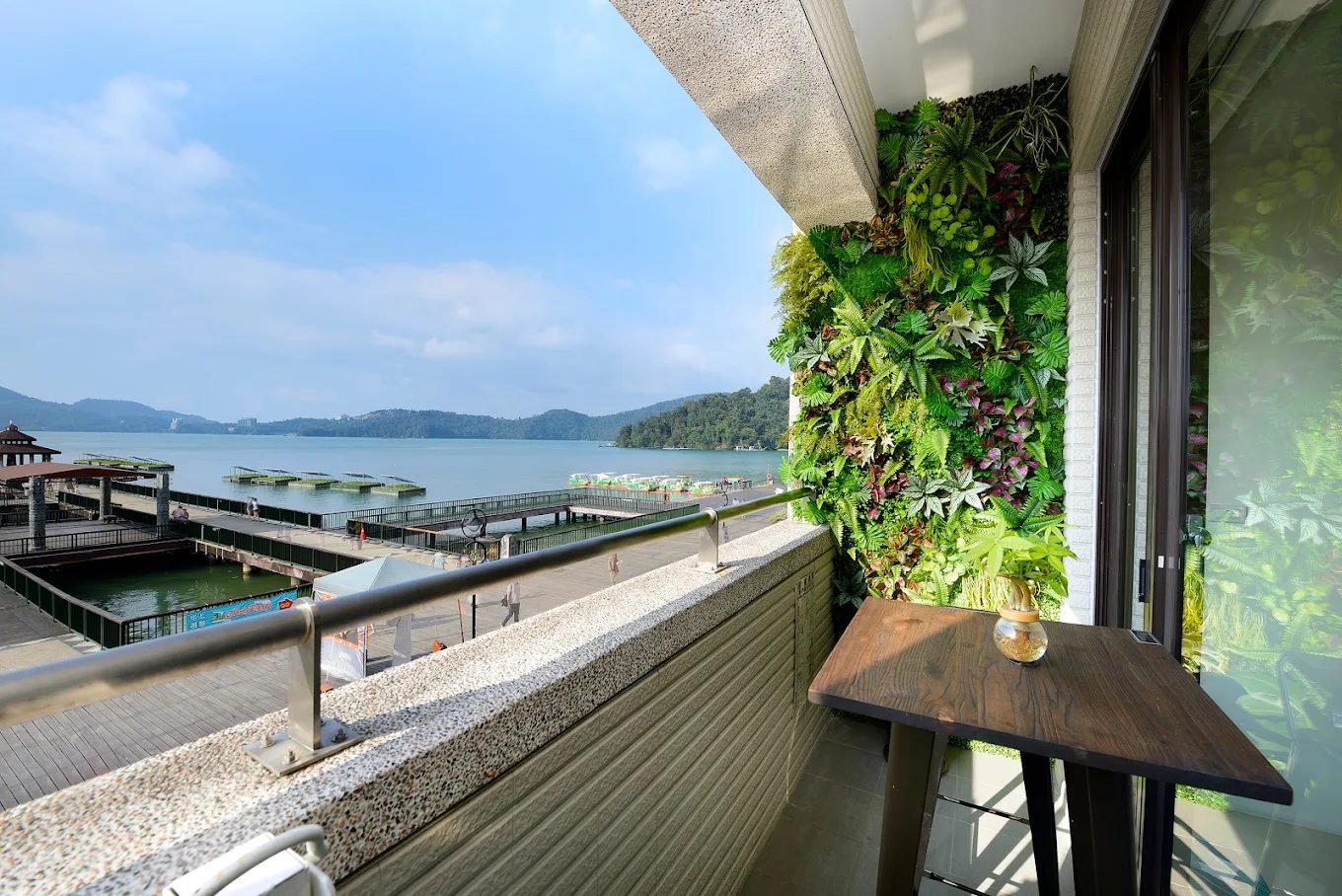 湖悦景觀旅店｜日月潭湖岸第一排的絕美住宿體驗，步行即達伊達邵碼頭